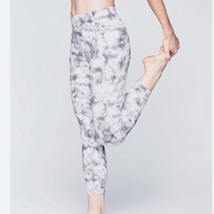 Athleta Tie Dye Salutation 7/8 Tight Powervita szM